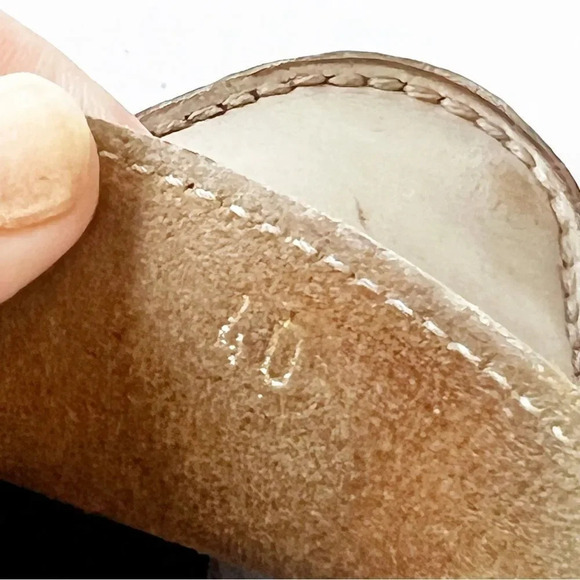 Tod’s Leather Loafers Size 40 EU Women’s Pale Tan Designer Shoe Driving Moc READ - Picture 4 of 13